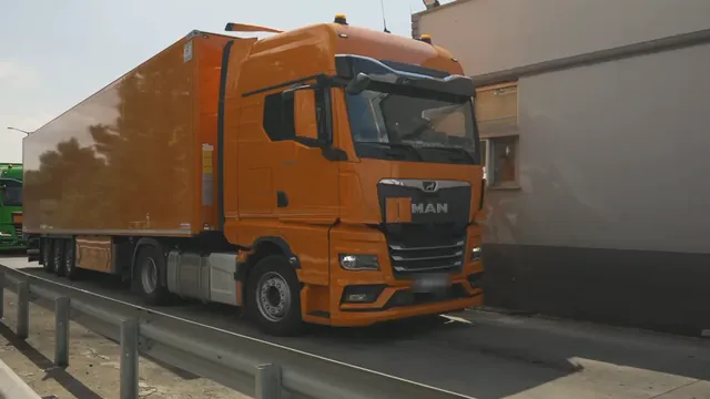 Turuncu MAN TGX çekicilerimizden biri